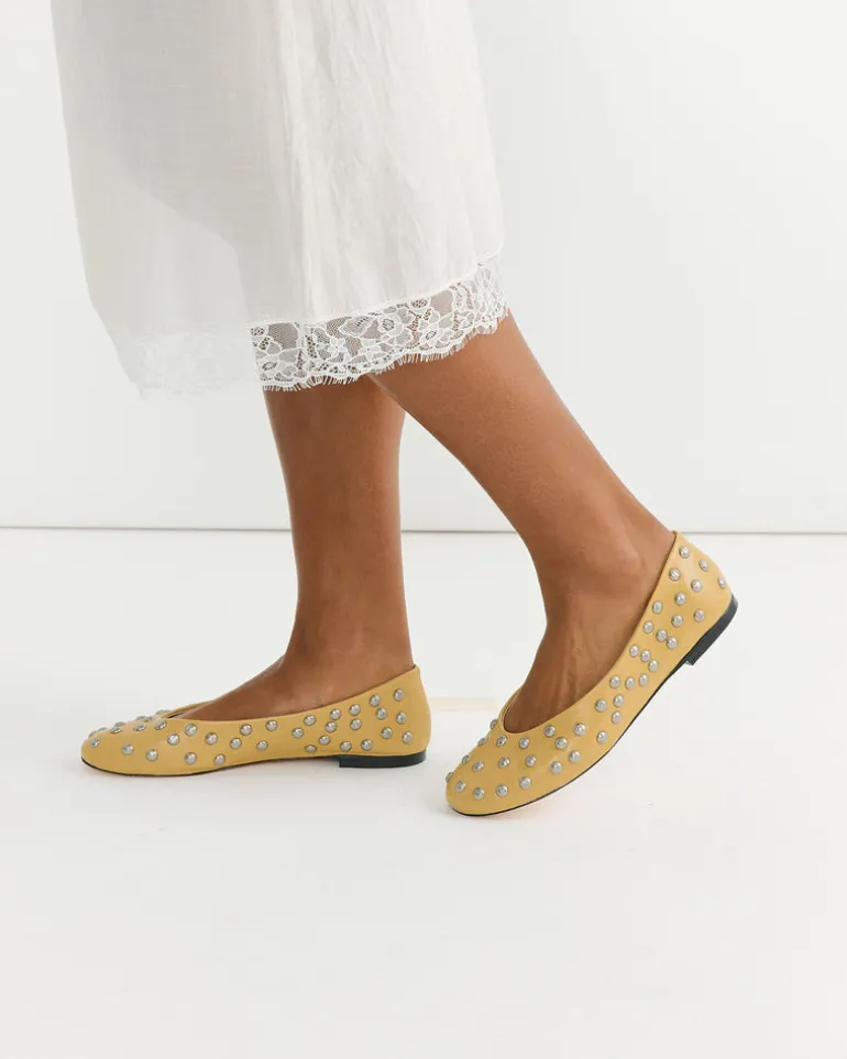 Bailarina Shoes in Butter