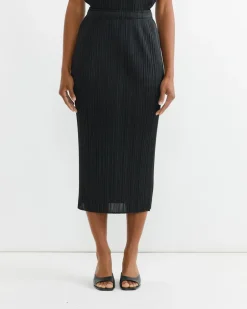 Basics Skirt in Black
