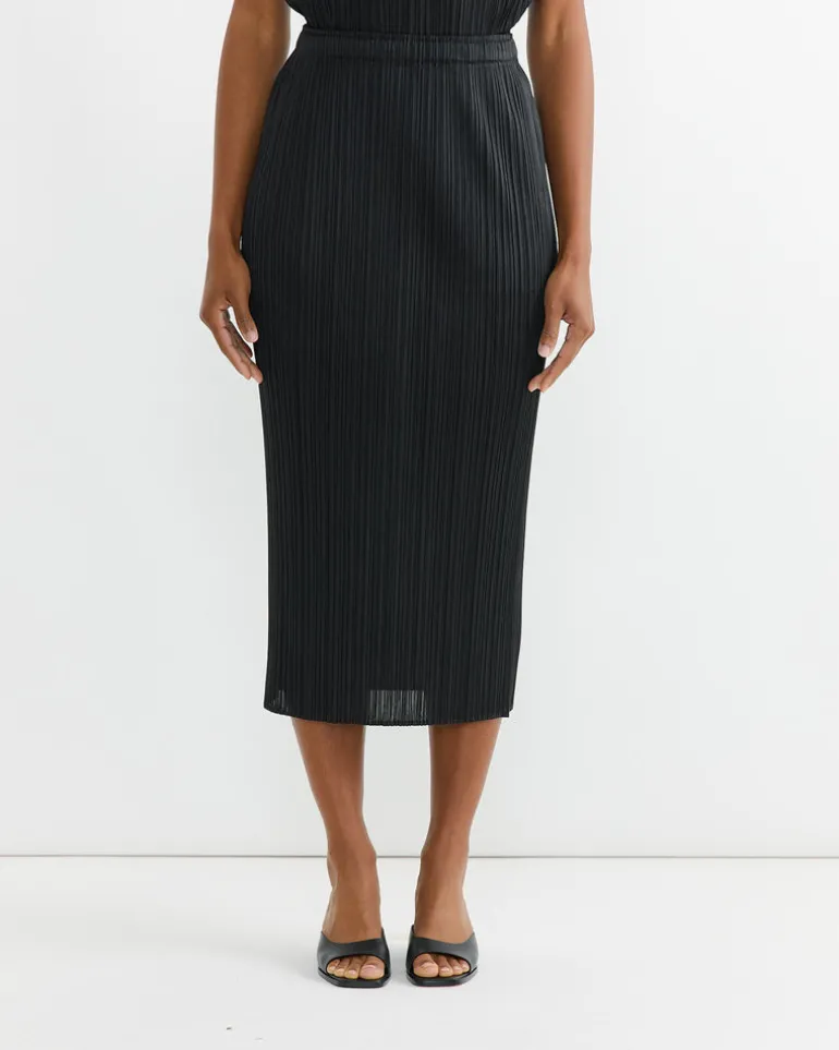 Basics Skirt in Black