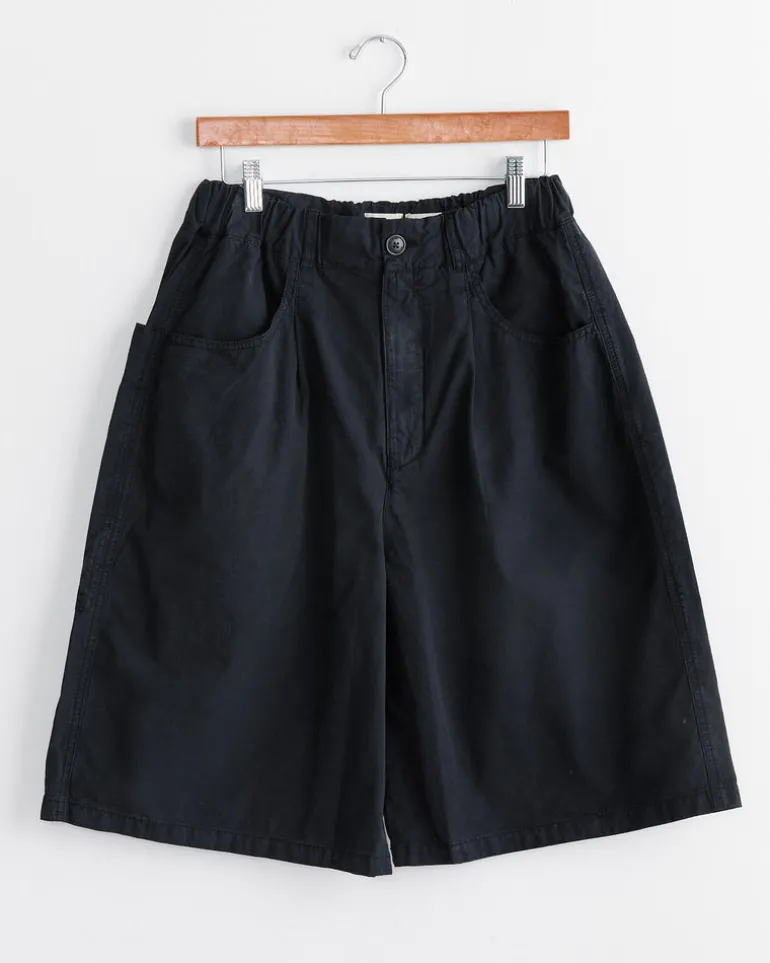 Bermuda Short in Black