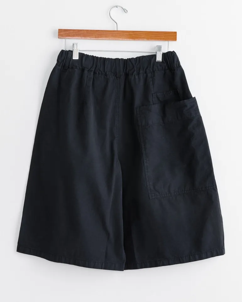 Bermuda Short in Black