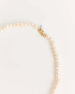 Betty Pearl Necklace in Ivory/Gold