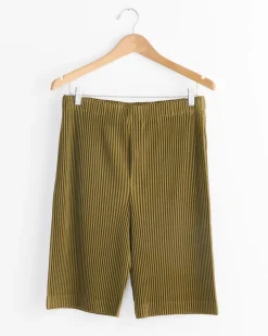 Color Pleats Short in Olive Khaki