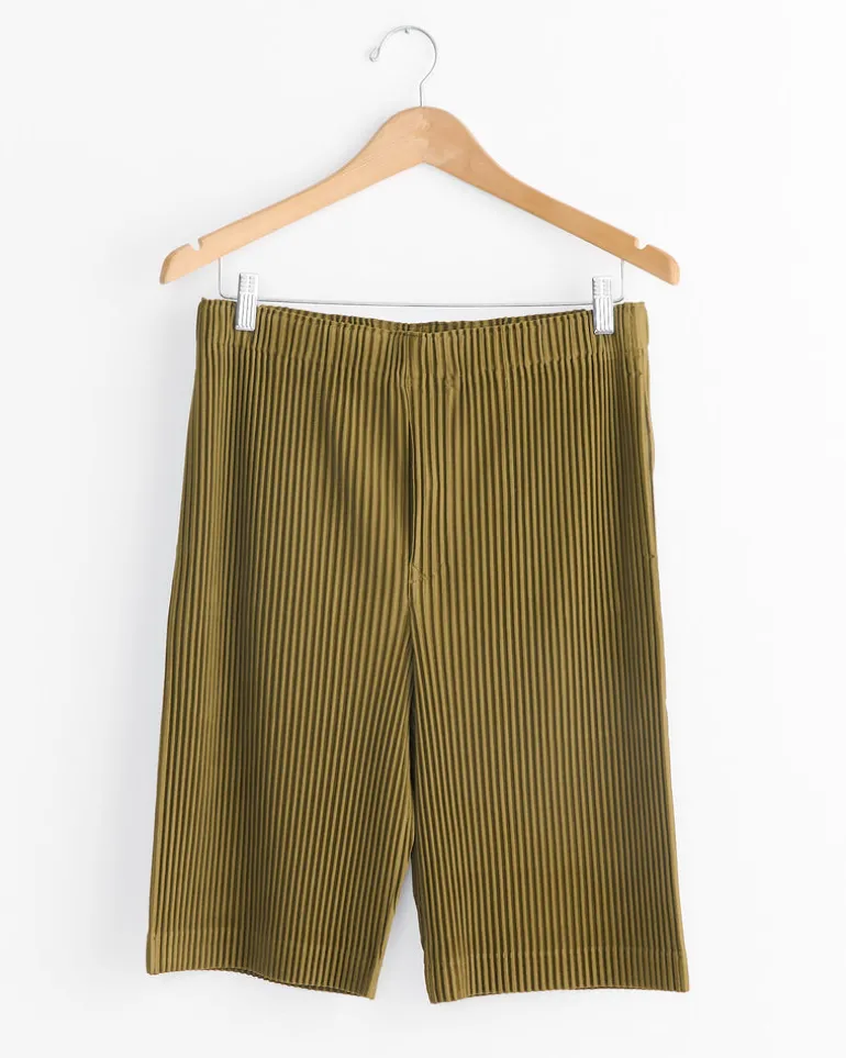 Color Pleats Short in Olive Khaki