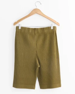 Color Pleats Short in Olive Khaki