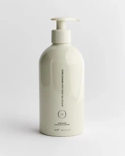 Core Cleanse Body Wash in Warm Water