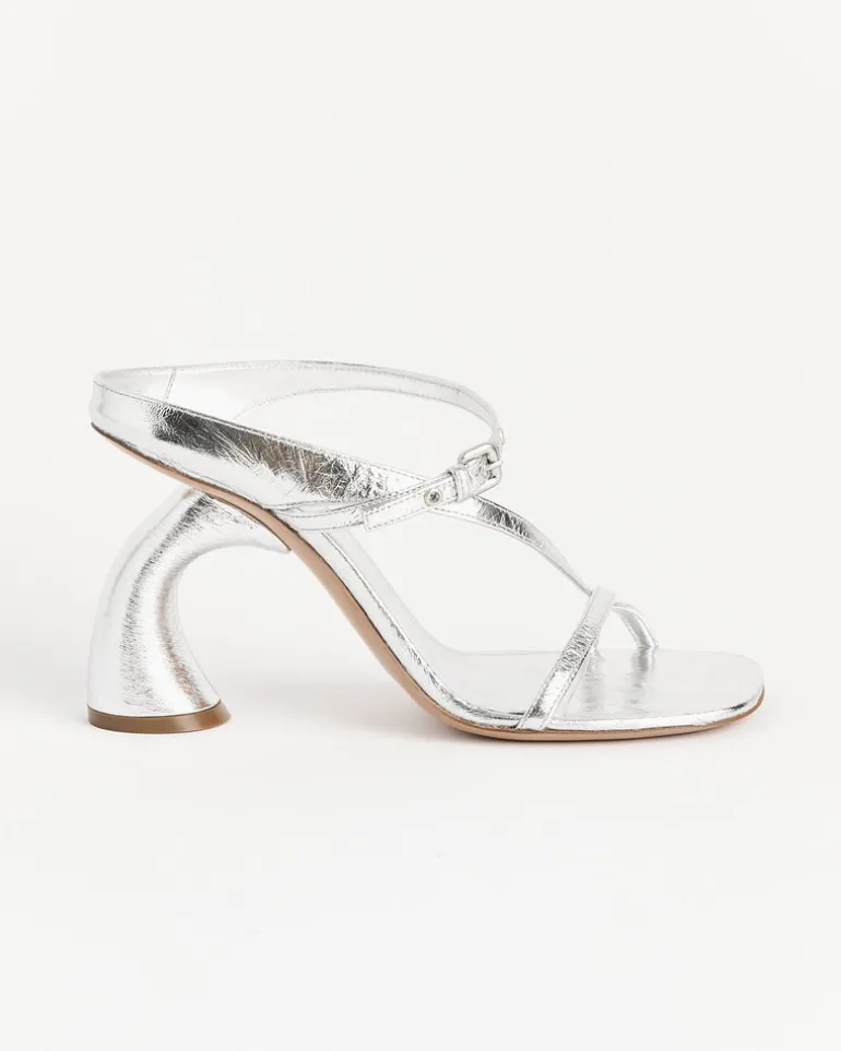 Curved Heel in Silver