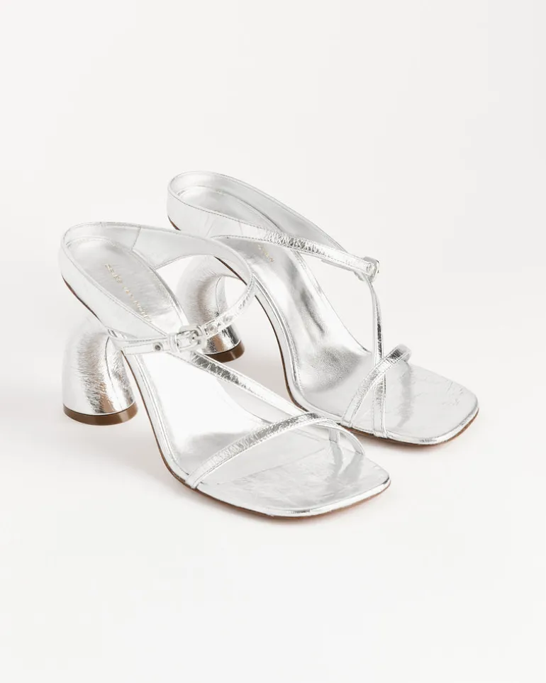 Curved Heel in Silver