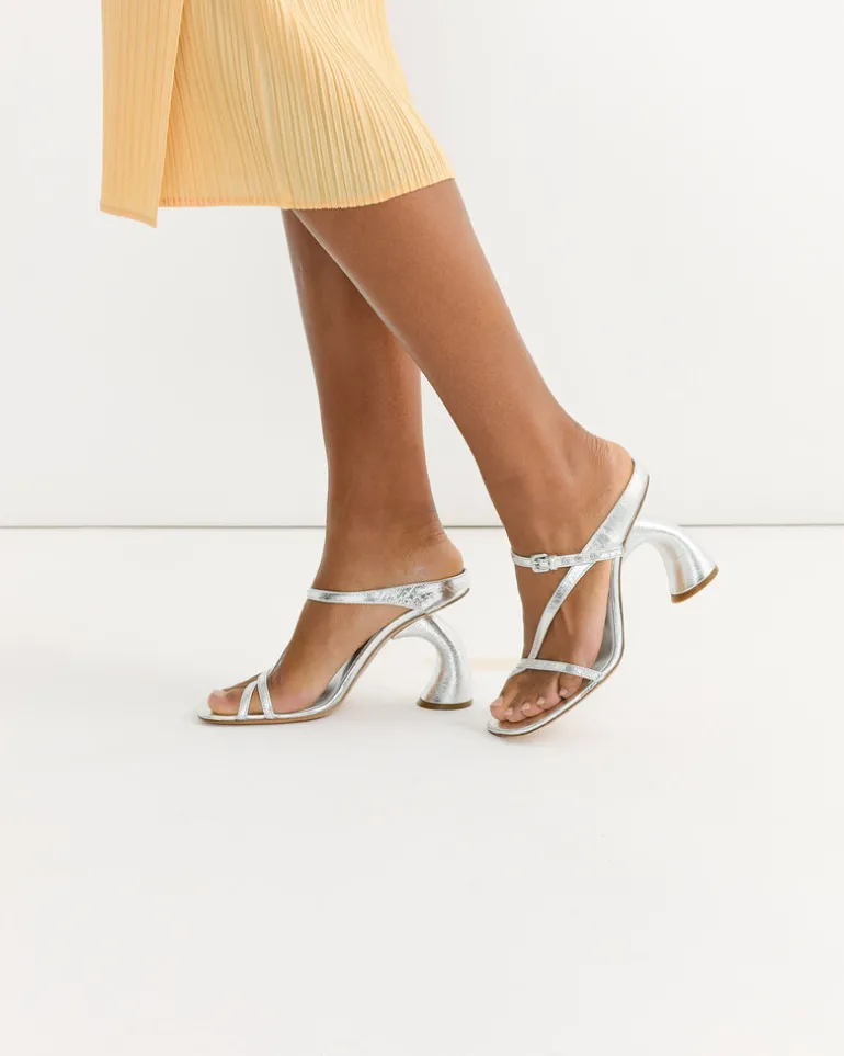 Curved Heel in Silver