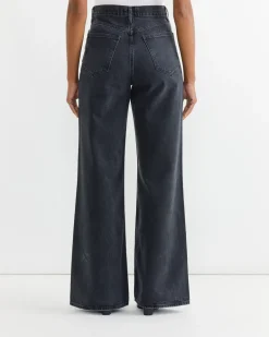 Dame Jean in Hitch