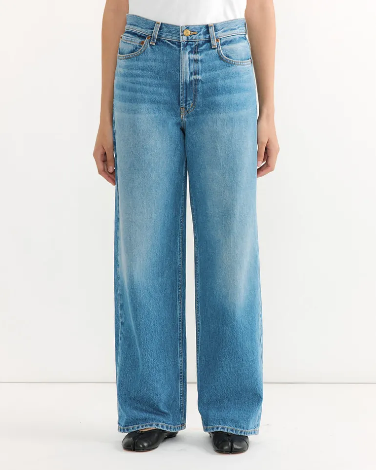 Elissa Jean in Tate Vintage