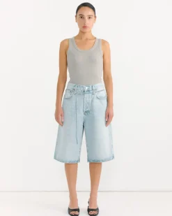Emmi Short in Replica