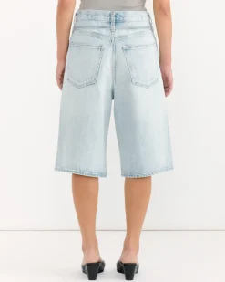 Emmi Short in Replica