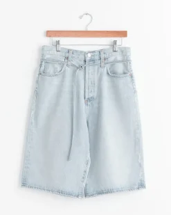 Emmi Short in Replica
