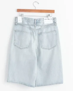 Emmi Short in Replica