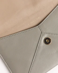 Envelope Wallet in Pistache