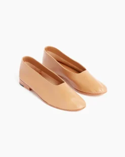Glove in Camel