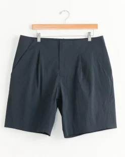 Indisce Short in Black