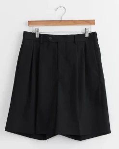Light Wool Gabardine Short in Top Black