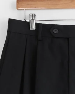 Light Wool Gabardine Short in Top Black