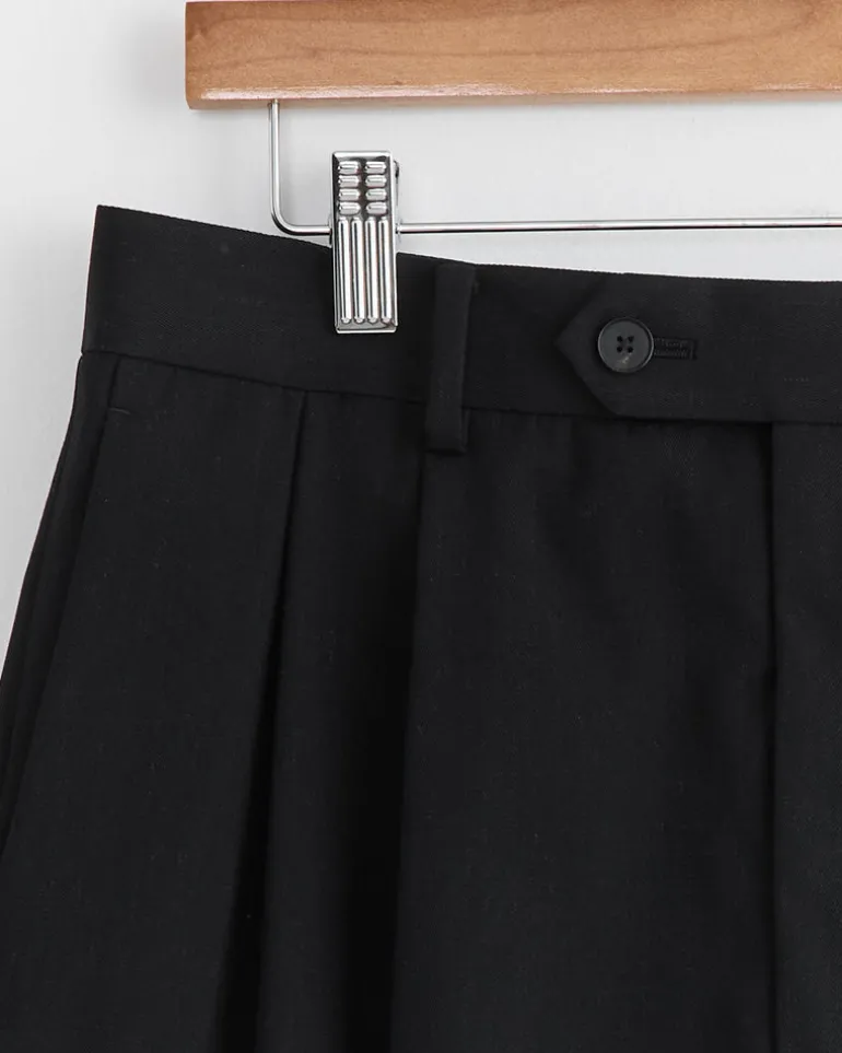 Light Wool Gabardine Short in Top Black