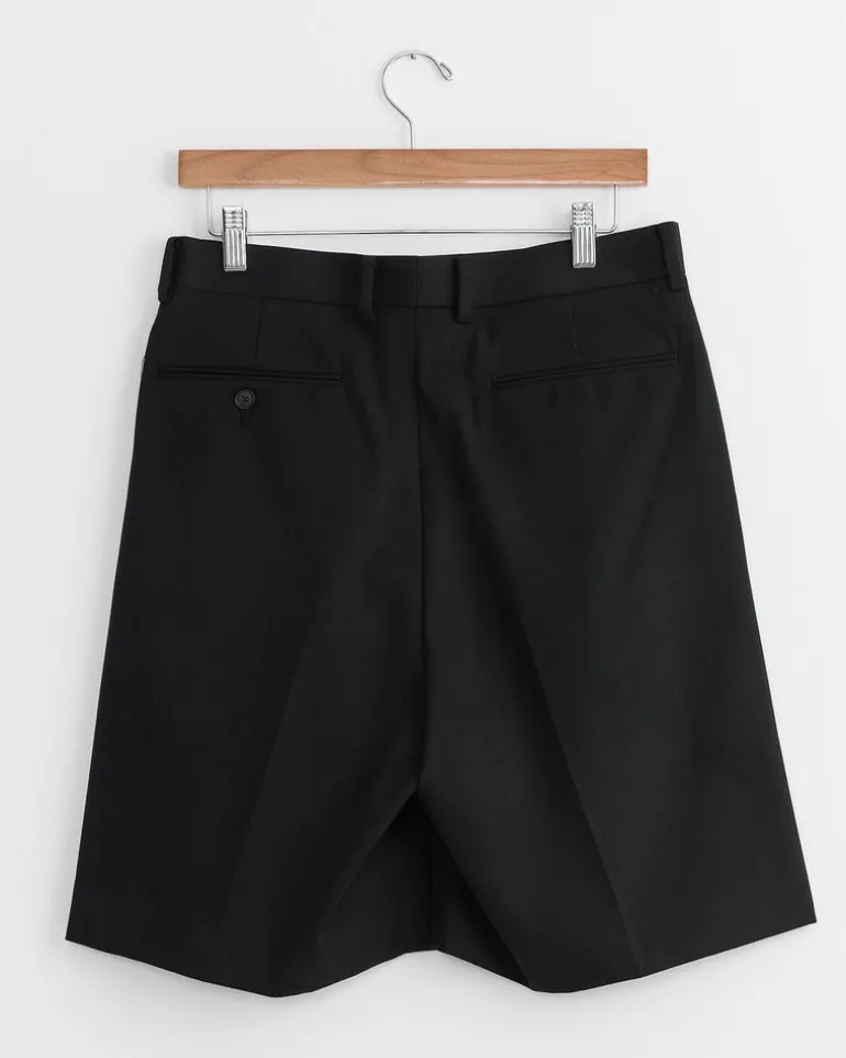 Light Wool Gabardine Short in Top Black
