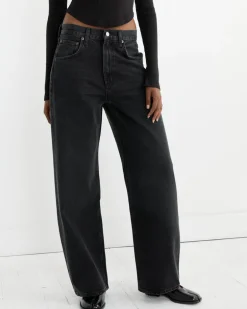 Low Curve Jean in Black Tar