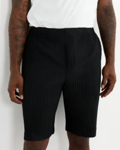 MC Aug Short in Black