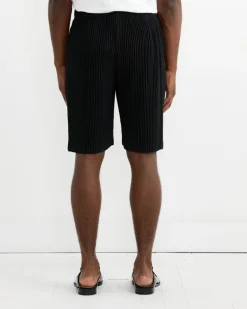 MC Aug Short in Black