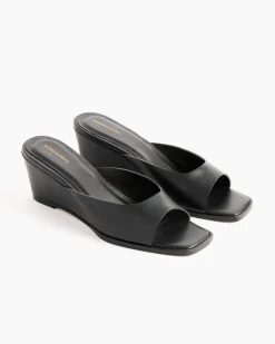 Moderna Wedge Sandal in Black