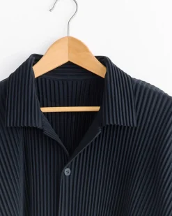 Monthly Color April Shirt in Black
