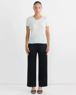 Monthly Colors April Top in Ice White