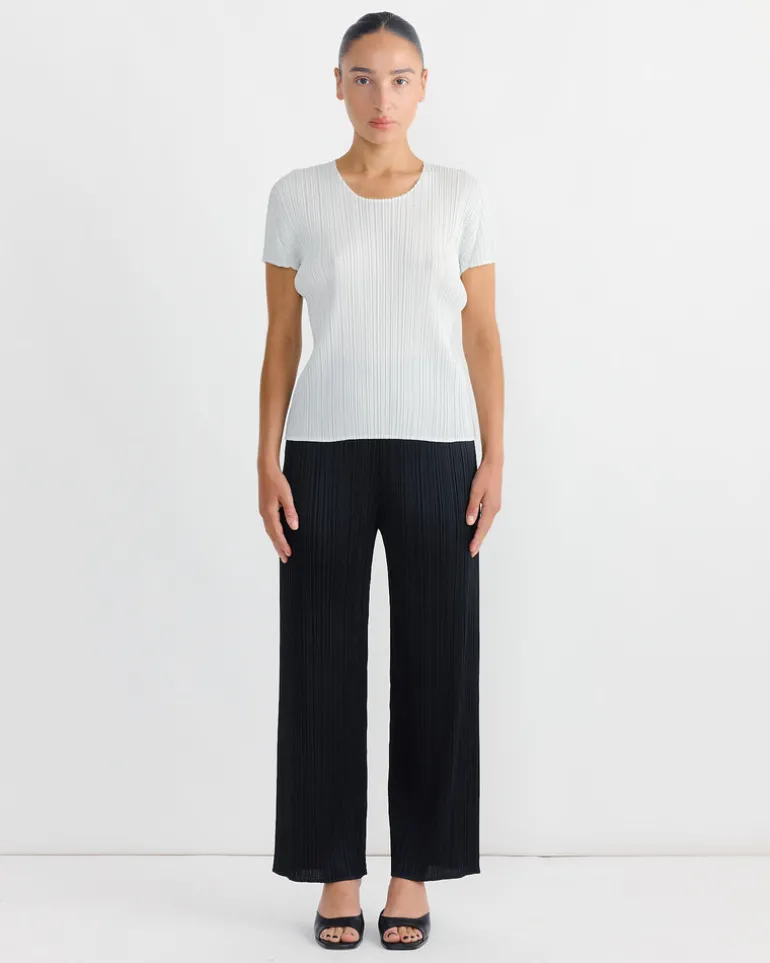Monthly Colors April Top in Ice White