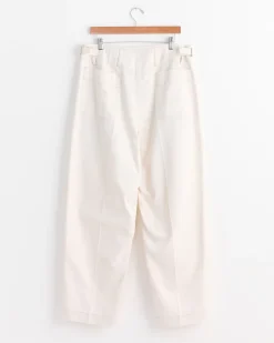 Pleated Carrot Pant in Creamy White