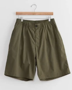 Pleated Track Short in Olive
