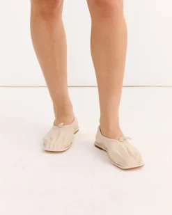Puntera Supple Shiny Flat in Cream