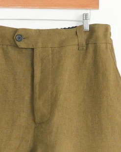 Relaxed Short in Kelp