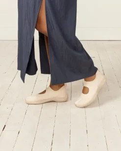 Sandal in Off White
