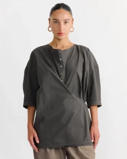 Short Sleeve Twisted Shirt in Dark Brown
