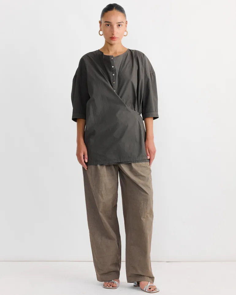 Short Sleeve Twisted Shirt in Dark Brown