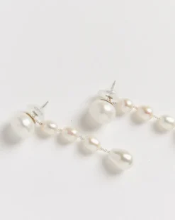 Small Passante Earrings in White Pearl