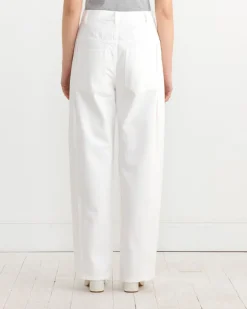 Spring Tuck Jean in White