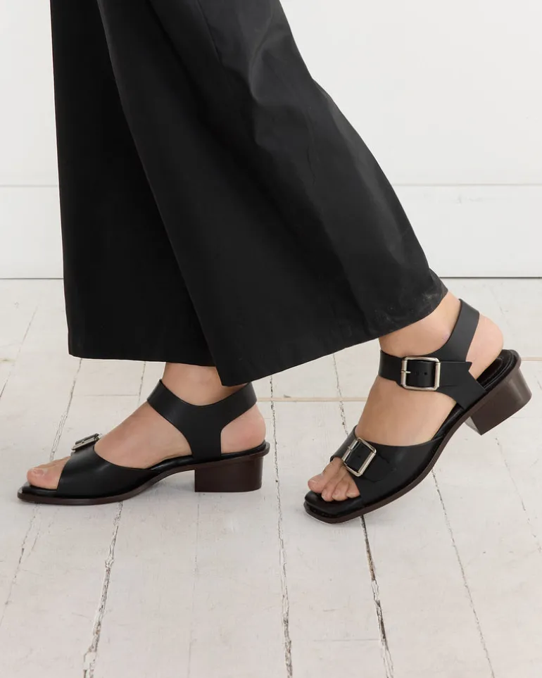 Square Heeled Sandals With Straps in Black