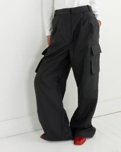 Stella Pleated Cargo Pant in Black