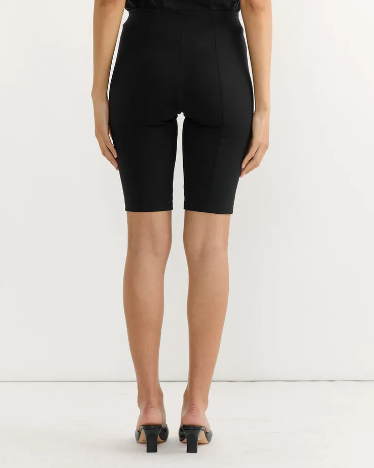 Stretch Short in Black