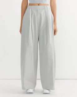 Three Tuck Banding Pant in Grey