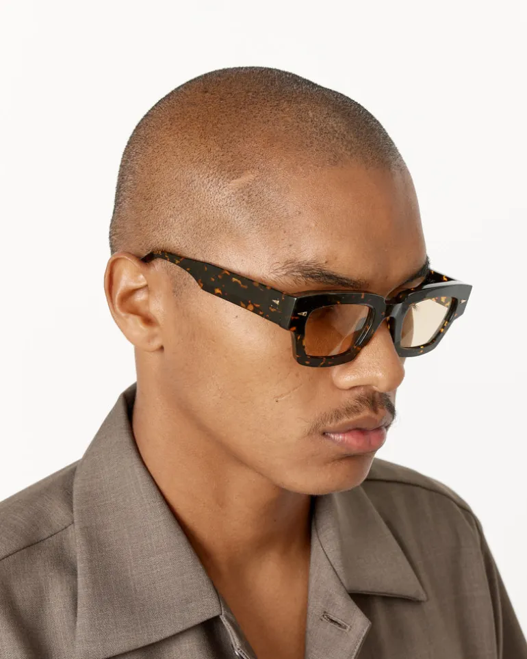 Villette Sunglasses in Yellow Turtle/Jaune