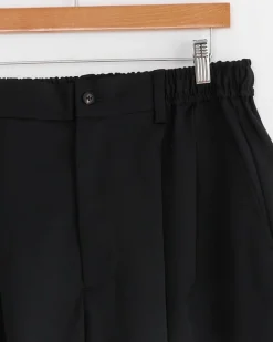 Wide Easy Short in Black